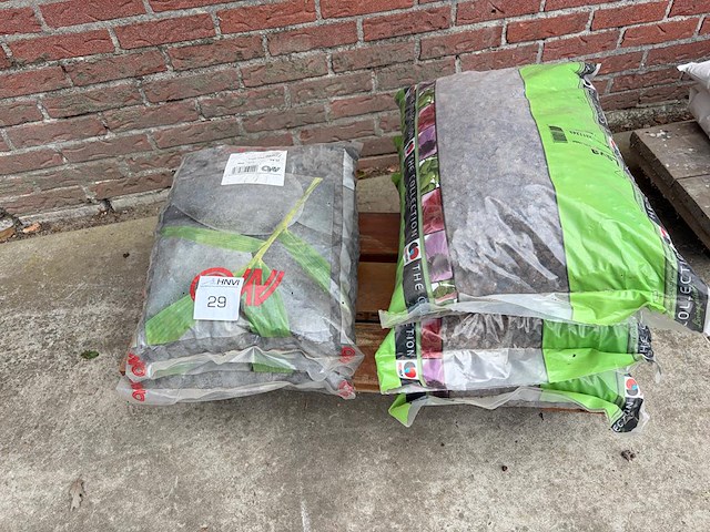 2 zakken canadian slate black, 3 zakken lava 8/16 - afbeelding 1 van  3