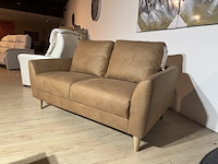 2-zits bank, cognac microvezelstof, houten poten - afbeelding 2 van  5