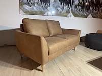 2-zits bank, cognac microvezelstof, houten poten - afbeelding 3 van  5