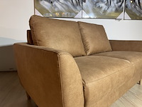 2-zits bank, cognac microvezelstof, houten poten - afbeelding 4 van  5