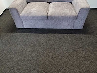 2-zitsbank – grijze stoffen bank, 2024 - afbeelding 1 van  3