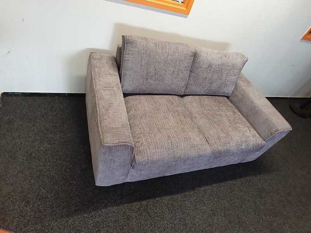 2-zitsbank – grijze stoffen bank, 2024 - afbeelding 3 van  3