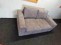 2-zitsbank – grijze stoffen bank, 2024 - afbeelding 3 van  3