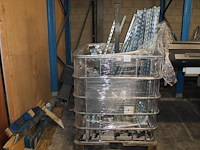 20 dubbelzijdige stellingstaanders gebr. nijsen bv met hoogte 150 cm in ibc geraamte. - afbeelding 1 van  3