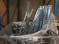 20 dubbelzijdige stellingstaanders gebr. nijsen bv met hoogte 150 cm in ibc geraamte. - afbeelding 2 van  3