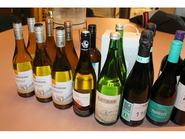 20 flessen diverse wijnen w.o. chardonnay en merlot. - afbeelding 3 van  3