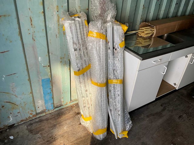 20 ft. opslagcontainer met inhoud - afbeelding 2 van  17