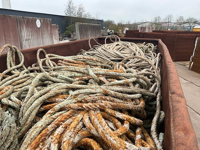 20 ft. opslagcontainer “rood” met scheepstrossen - afbeelding 5 van  7