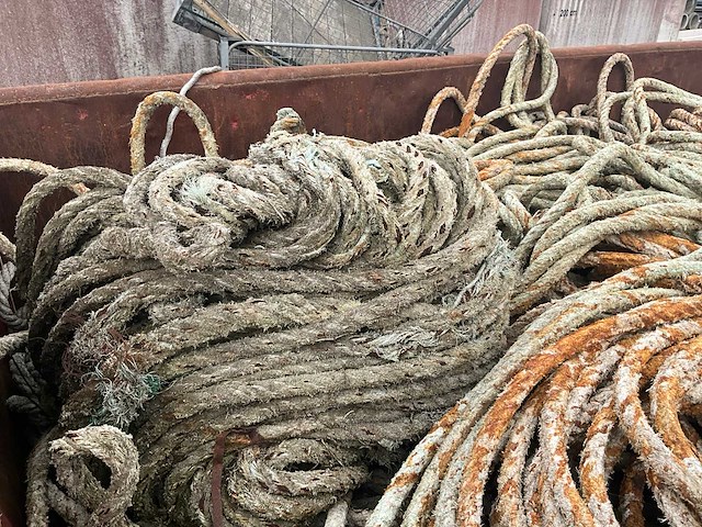 20 ft. opslagcontainer “rood” met scheepstrossen - afbeelding 6 van  7