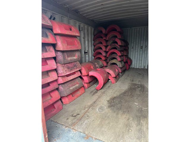 20 ft zeecontainer & diverse drijvers - afbeelding 4 van  7