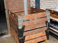 20 i-profielen met voet in palletbox. voet 20 x 20 cm. hoogte 60 cm. - afbeelding 2 van  3