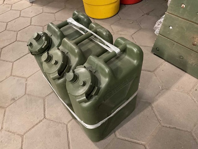 20 ltr water kan (3x) - afbeelding 1 van  4