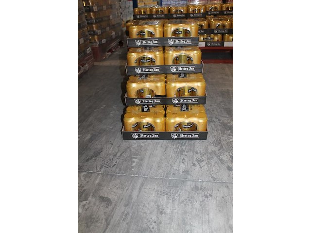 20 twelvepacks hertog jan bier 0,33cl. 240 blikken. tht 4-2026. bod inclusief statiegeldwaarde van 36 euro. - afbeelding 2 van  2