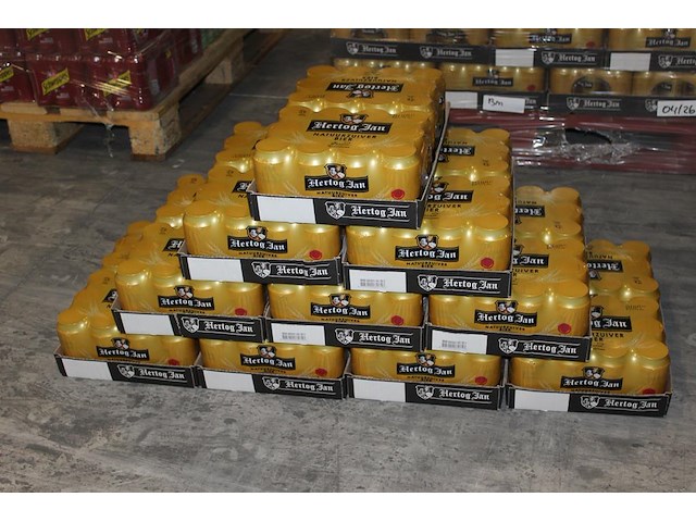 20 twelvepacks hertog jan bier 0,33cl. 240 blikken. tht 4-2026. bod inclusief statiegeldwaarde van 36 euro. - afbeelding 1 van  2