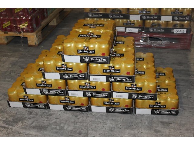 20 twelvepacks hertog jan bier 0,33cl. 240 blikken. tht 4-2026. bod inclusief statiegeldwaarde van 36 euro. - afbeelding 1 van  2