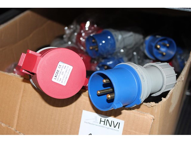 20 verloopkabels cee32 blauw naar cee32 rood. - afbeelding 1 van  2