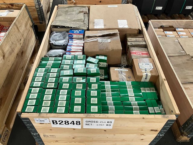 200 kg net bearings from skf, fag, ina and others - afbeelding 1 van  4