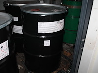 200 liter vat / drum primer fosfozink er ral7037. tht 12-2026. let op: kavel is onderdeel van combinatiekav... onderdeel van combinatiekavel combinatie van 3 drums verf duocoat en 2 drums primer fosfozink er ral7037. kavels u031 t/m u035 - afbeelding 1 van  3