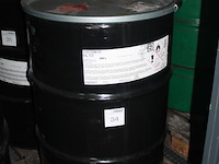 200 liter vat / drum primer fosfozink er ral7037. tht 12-2026. let op: kavel is onderdeel van combinatiekav... onderdeel van combinatiekavel combinatie van 3 drums verf duocoat en 2 drums primer fosfozink er ral7037. kavels u031 t/m u035 - afbeelding 2 van  3