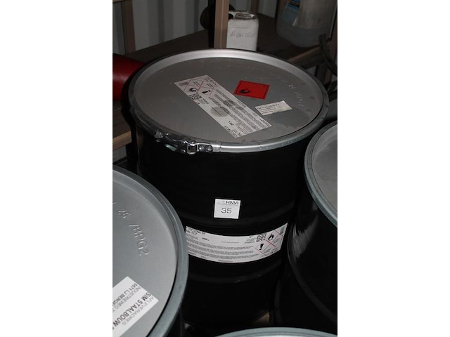 200 liter vat / drum primer fosfozink er ral7037. tht 12-2026. let op: kavel is onderdeel van combinatiekav... onderdeel van combinatiekavel combinatie van 3 drums verf duocoat en 2 drums primer fosfozink er ral7037. kavels u031 t/m u035 - afbeelding 2 van  3
