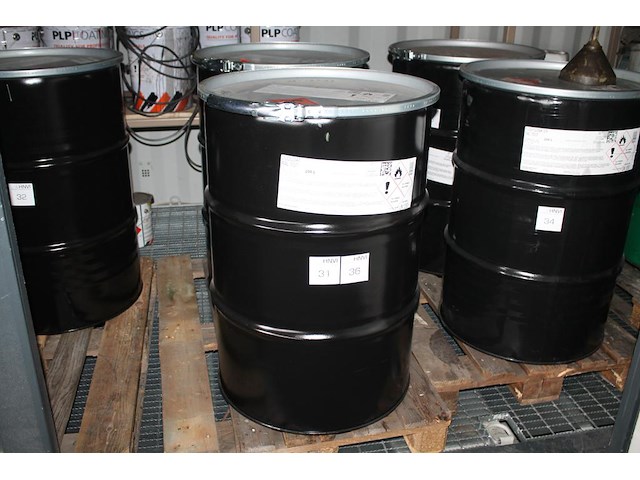 200 liter vat / drum verf duocoat ral7037. tht 5-2027. let op: kavel is onderdeel van combinatiekavel u036. onderdeel van combinatiekavel combinatie van 3 drums verf duocoat en 2 drums primer fosfozink er ral7037. kavels u031 t/m u035 - afbeelding 1 van  3