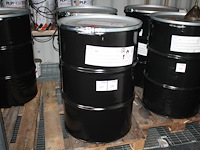 200 liter vat / drum verf duocoat ral7037. tht 5-2027. let op: kavel is onderdeel van combinatiekavel u036. onderdeel van combinatiekavel combinatie van 3 drums verf duocoat en 2 drums primer fosfozink er ral7037. kavels u031 t/m u035 - afbeelding 1 van  3