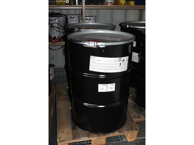 200 liter vat / drum verf duocoat ral7037. tht 5-2027. let op: kavel is onderdeel van combinatiekavel u036. onderdeel van combinatiekavel combinatie van 3 drums verf duocoat en 2 drums primer fosfozink er ral7037. kavels u031 t/m u035 - afbeelding 2 van  3