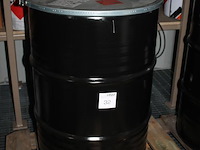 200 liter vat / drum verf duocoat ral7037. tht 5-2027. let op: kavel is onderdeel van combinatiekavel u036. onderdeel van combinatiekavel combinatie van 3 drums verf duocoat en 2 drums primer fosfozink er ral7037. kavels u031 t/m u035 - afbeelding 2 van  3