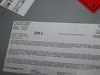 200 liter vat / drum verf duocoat ral7037. tht 5-2027. let op: kavel is onderdeel van combinatiekavel u036. onderdeel van combinatiekavel combinatie van 3 drums verf duocoat en 2 drums primer fosfozink er ral7037. kavels u031 t/m u035 - afbeelding 3 van  3