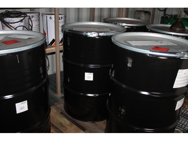 200 liter vat / drum verf duocoat ral7037. tht 5-2027. let op: kavel is onderdeel van combinatiekavel u036. onderdeel van combinatiekavel combinatie van 3 drums verf duocoat en 2 drums primer fosfozink er ral7037. kavels u031 t/m u035 - afbeelding 1 van  3