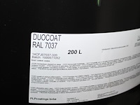 200 liter vat / drum verf duocoat ral7037. tht 5-2027. let op: kavel is onderdeel van combinatiekavel u036. onderdeel van combinatiekavel combinatie van 3 drums verf duocoat en 2 drums primer fosfozink er ral7037. kavels u031 t/m u035 - afbeelding 3 van  3
