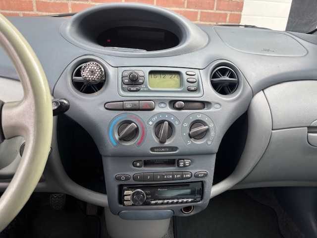 2000 - toyota - yaris - 1.3-16v vvt-i sol - 90-fp-xf - afbeelding 2 van  19