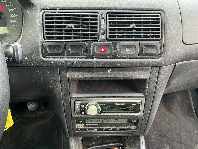 2000 - volkswagen - golf - 1.6-16v trendline - personenauto - afbeelding 8 van  10