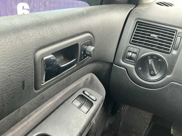 2000 - volkswagen - golf - 1.9 tdi comfortline - personenauto - afbeelding 11 van  11