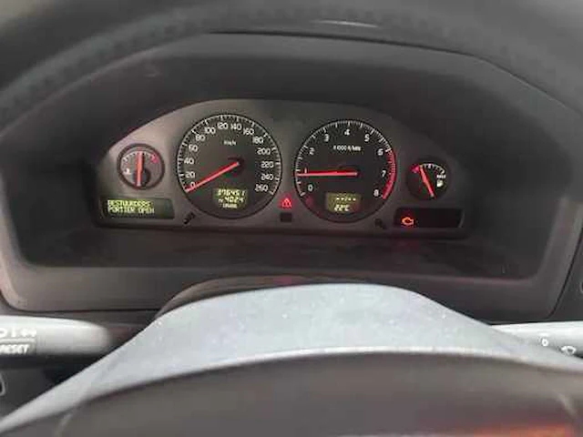 2000 - volvo - v70 - 2.4 - 45-gf-nx - afbeelding 1 van  11