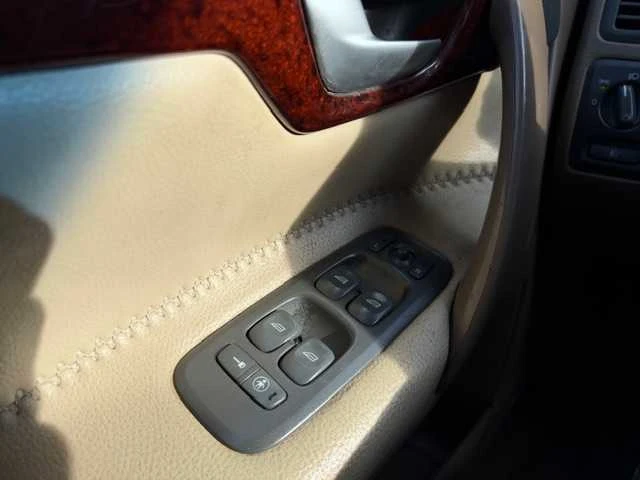 2000 - volvo - v70 cross country - 2.4 t prestige line automaat- 18-ft-dg - afbeelding 1 van  4