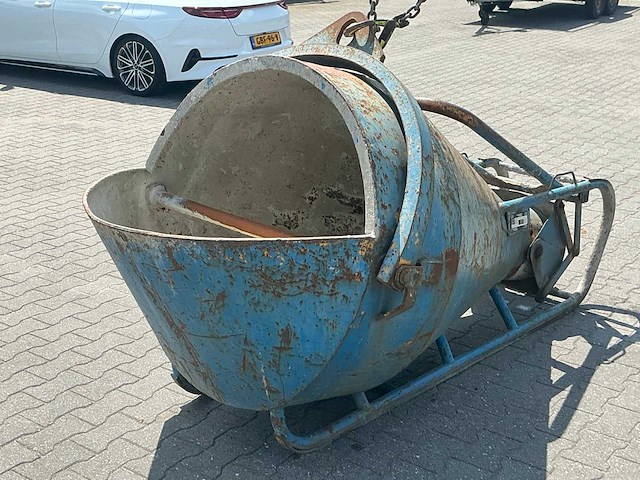 2000 750lr betonkubel - afbeelding 1 van  6