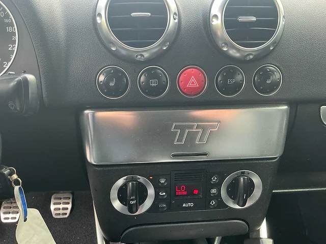 2000 audi tt roadster 1.8 5v turbo personenauto - afbeelding 28 van  40