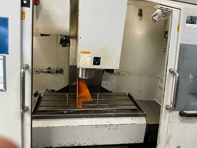2000 baz hurco bmc30ht/m verticale machinecentra - afbeelding 2 van  7