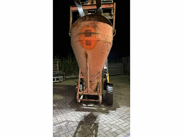 2000 beco 750lr betonkubel - afbeelding 1 van  5