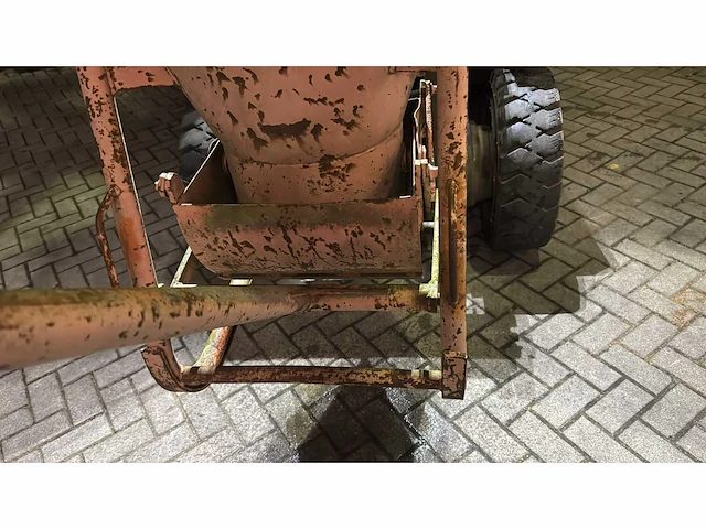 2000 beco 750lr betonkubel - afbeelding 3 van  5