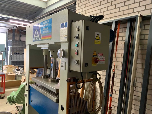 2000 bergamo 915e hydraulische pers - afbeelding 1 van  2