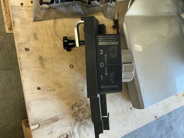 2000 bizerba vs 12 verticale vleessnijmachine met messenslijpapparaat - afbeelding 7 van  10