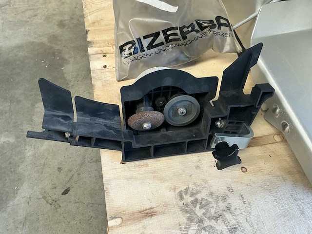 2000 bizerba vs 12 verticale vleessnijmachine met messenslijpapparaat - afbeelding 9 van  10