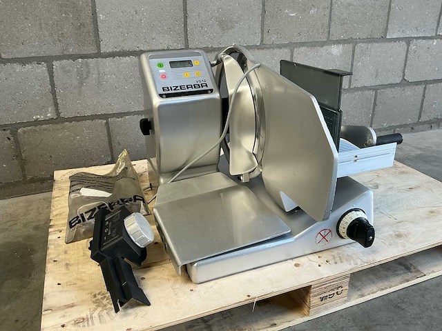 2000 bizerba vs 12 verticale vleessnijmachine met messenslijpapparaat - afbeelding 1 van  12