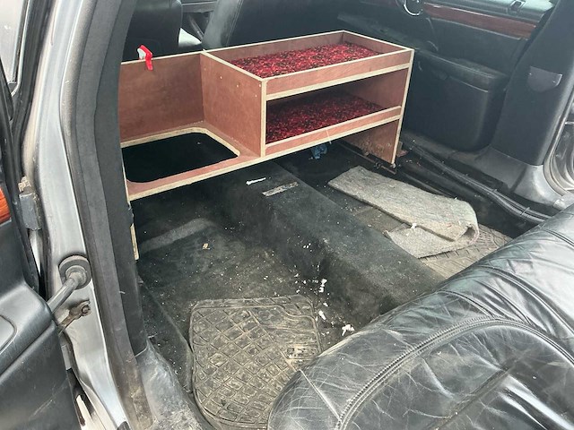 2000 cadillac de ville v8 ''the beast'' - personenauto - afbeelding 43 van  75