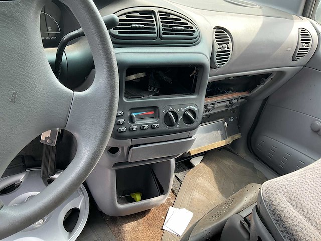 2000 chrysler caravan mpv personenauto - afbeelding 2 van  15