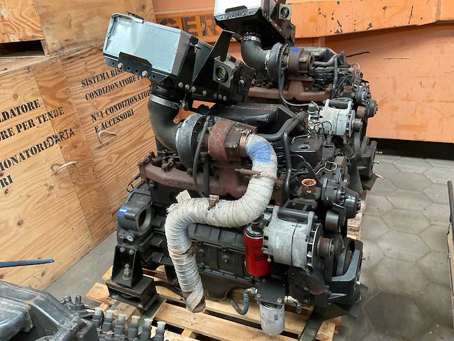 2000 cummins b5.9-c dieselmotor - afbeelding 1 van  8