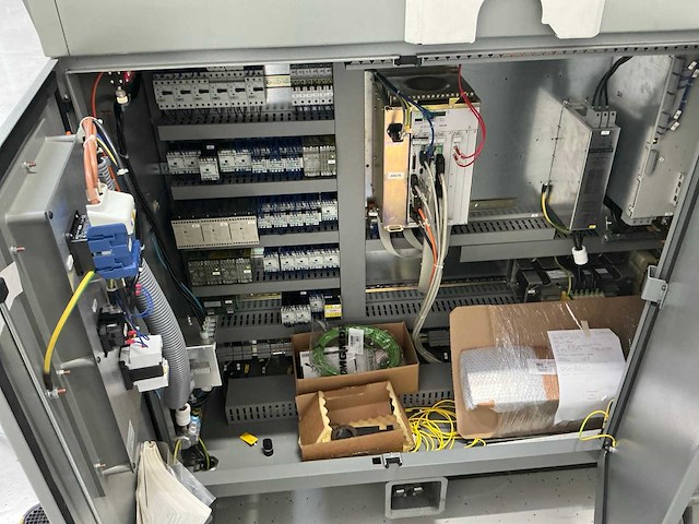 2000 deckel maho dmu80t - cnc universele bewerkingscentra - afbeelding 15 van  16