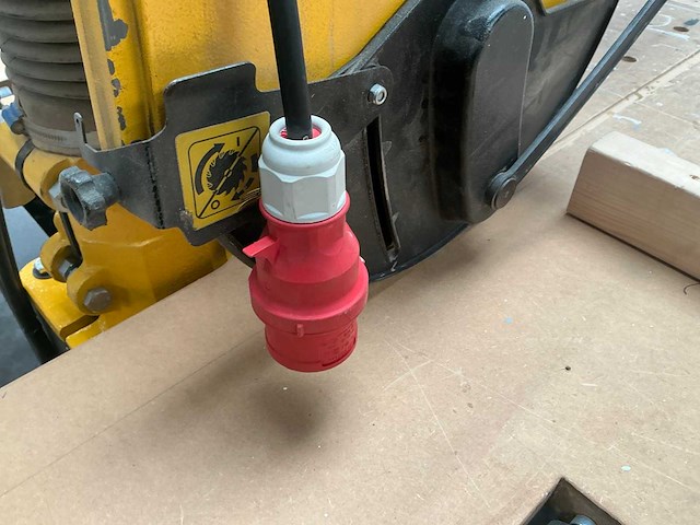 2000 dewalt dw729a2 radiaalafkortzaagmachine - afbeelding 11 van  14